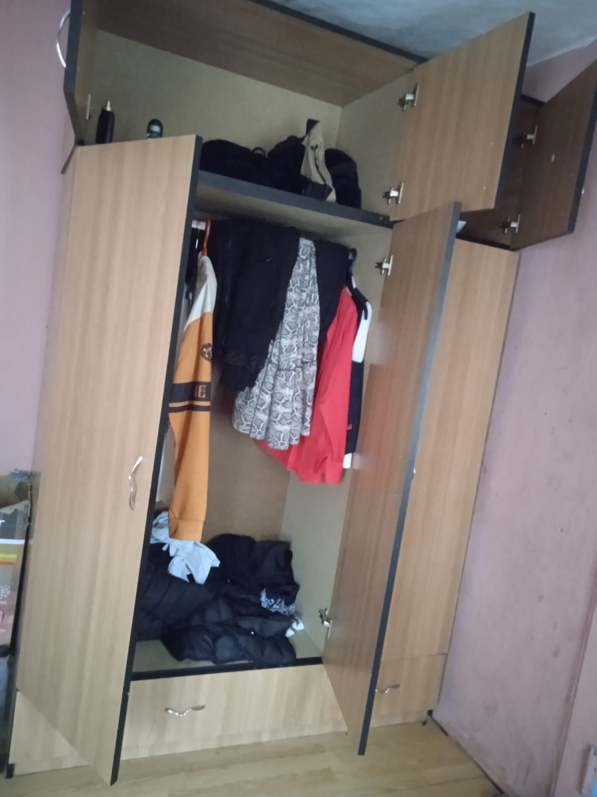 Vand dulap și frigider