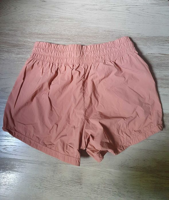Разпродажба на къси гащи Adidas, H&M