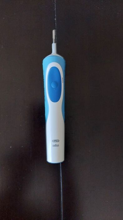 Електрическа четка за зъби Oral-B