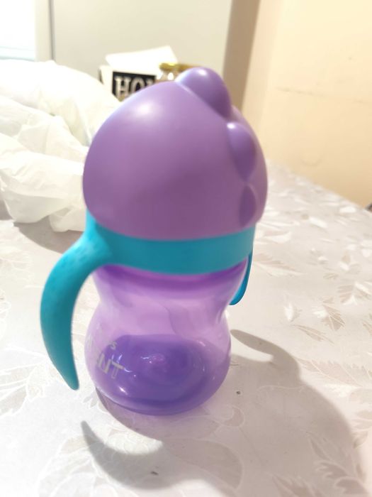 Шишета и неразливащи се чаши