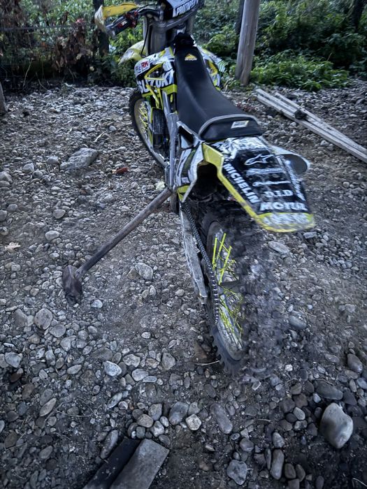 Suzuki rmz 250 functioneaza forte bine