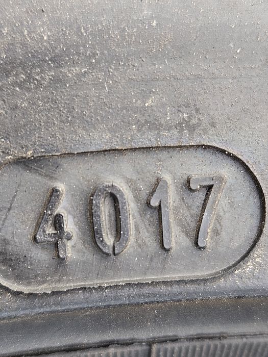 Vând anvelope iarna Noi 205/45/17 205/45r17 MICHELIN