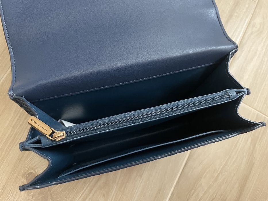 Дамска чанта Charles and Keith