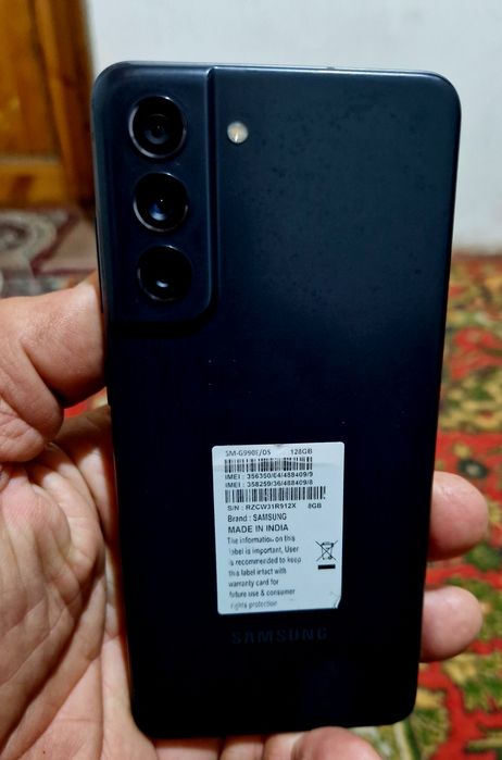Samsung   S 21 fe  сотилади айби йук коробка документ  бор хотира
