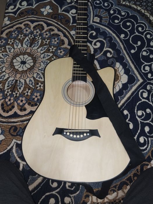 Гитара сотилади  янги