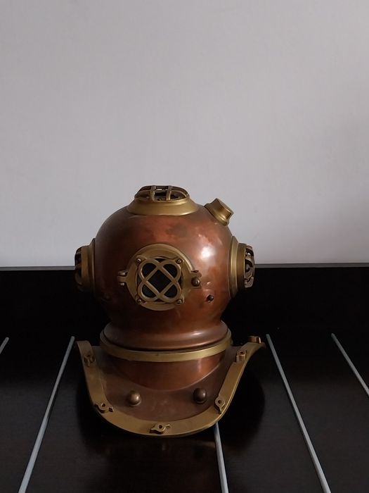 Cască scafandru, replică