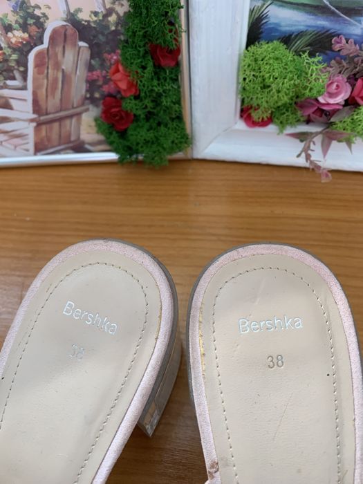 Sandale papuci Bershka cu toc transparent 38