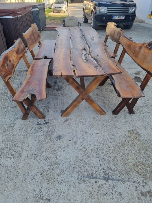 Masa rustica din lemn de nuc