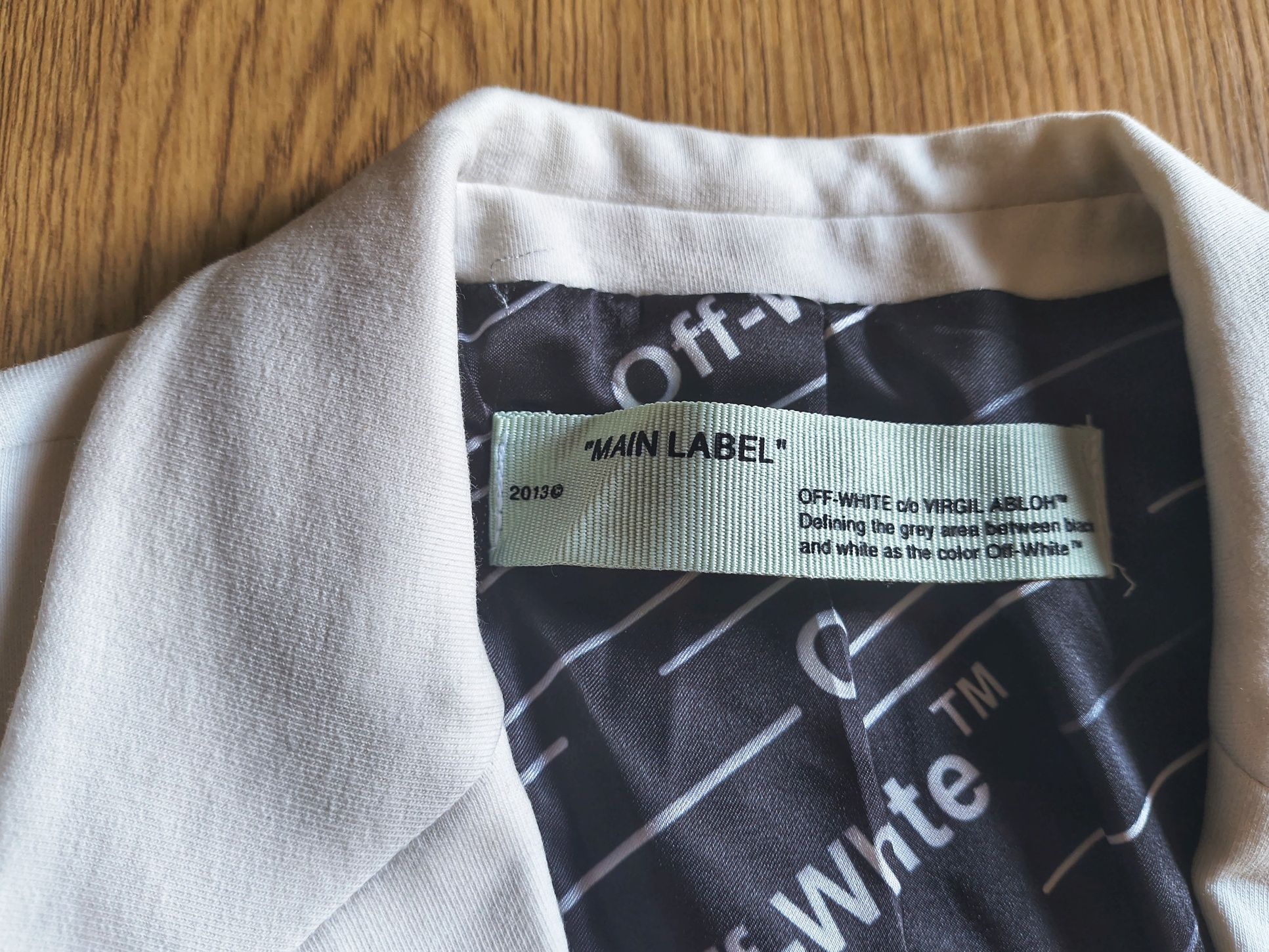 Поръчано Комплект сако Off White и риза Pause jeans
