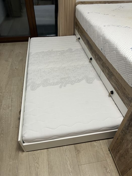 Двуетажно легло + два матрака