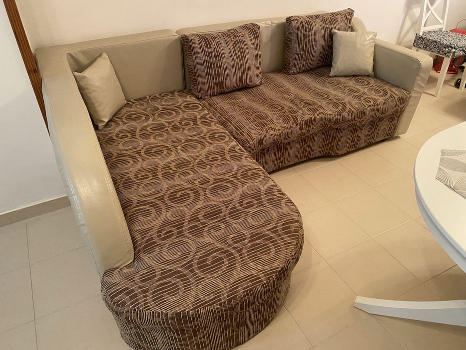 Диван с лежанка за ъгъл