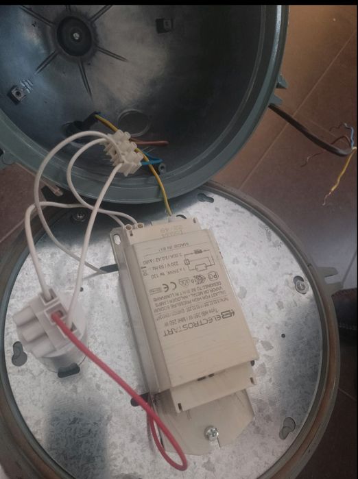 Продавам 60 бр.работещи индустриални лампи 250W