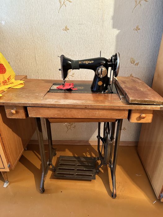 Швейная машинка ножная