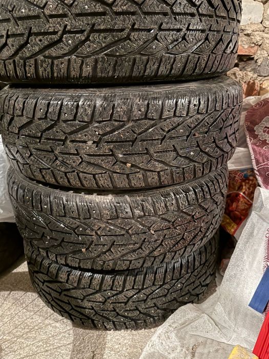Продам шины вместе с диском