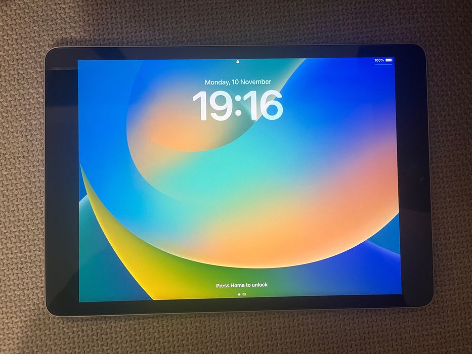 Таблет IPad 9 gen 64gb WiFi.