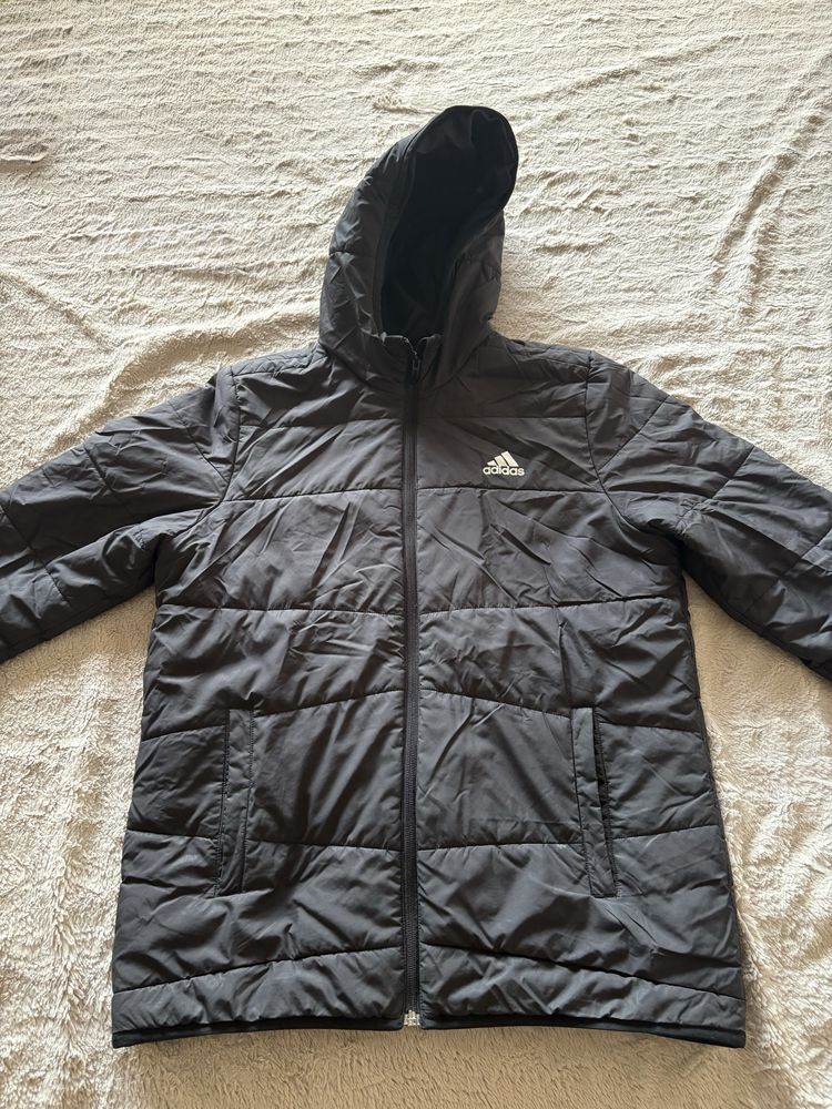 Продавам яке на Adidas , S размер