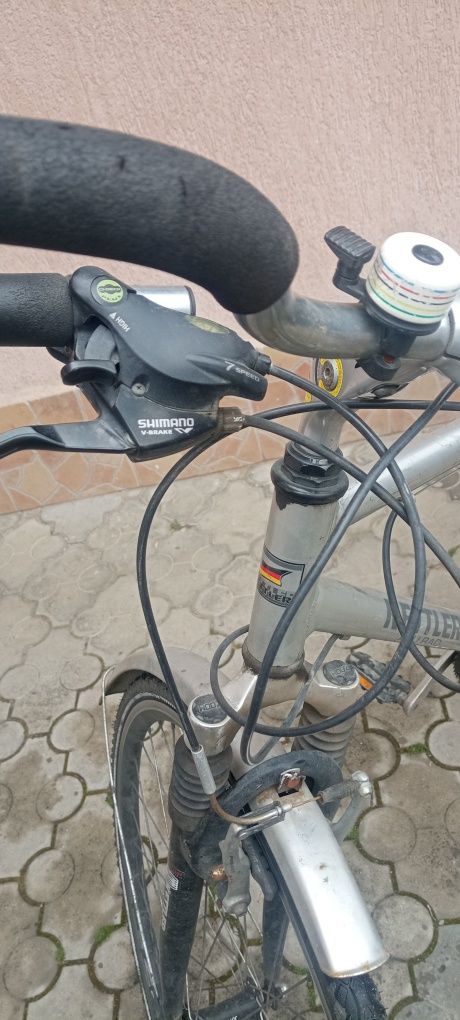 Vând bicicleta de adulți roti de 28 ploiest din aluminiu i