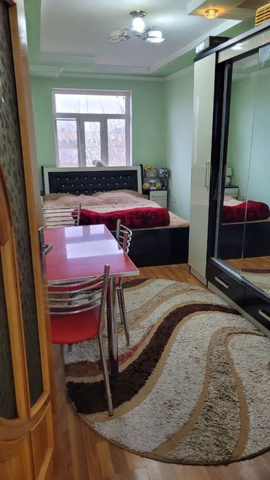 2 xonali kvartira sotiladi