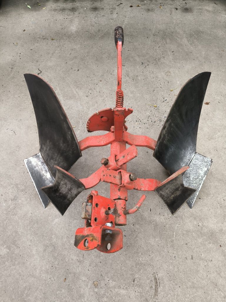 Plug motocultor reversibil