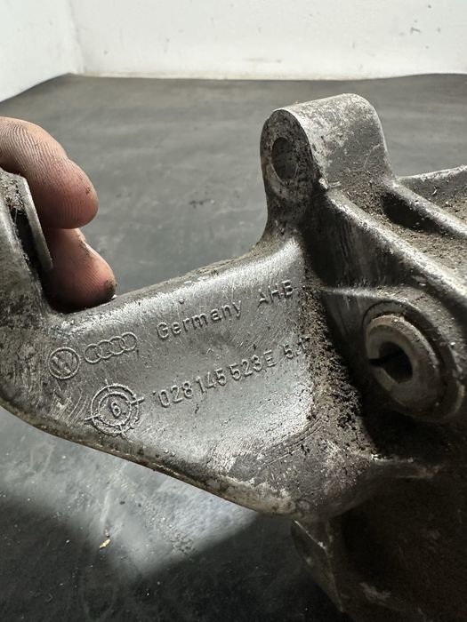 Suport pompa servodirectie Audi A4 B5 1.9 AFN AVG 028145523E