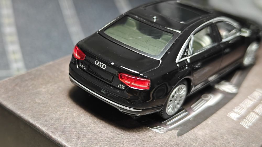 Продам масштабную модель a8 1/64