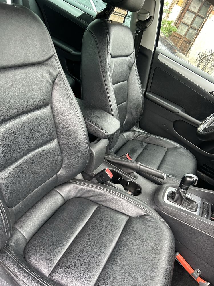 Interior piele, scaune față și banchete spate  Volkswagen Jetta 2014