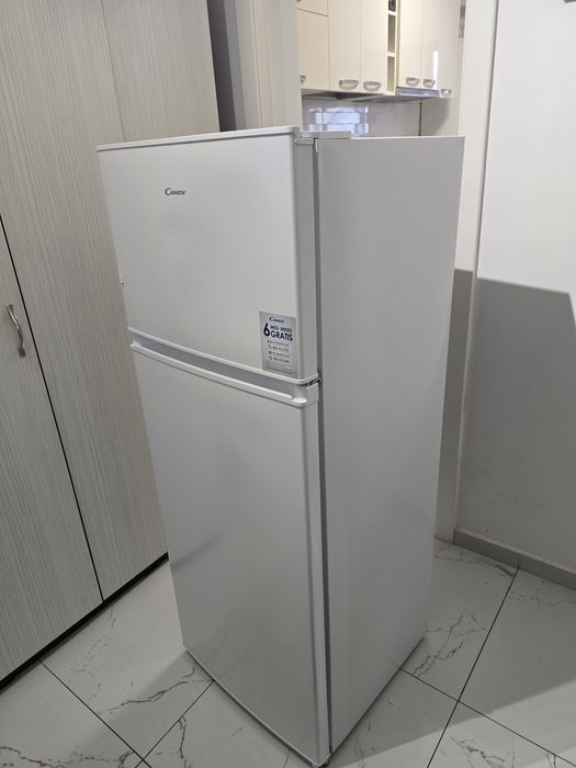 Vand Frigider marca Candy