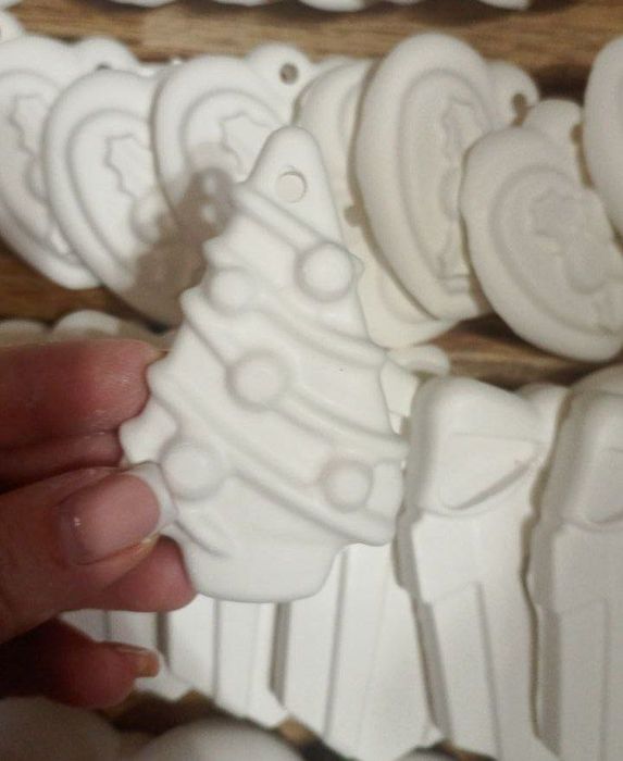 Гипсовые елочные фигурки для раскрашивания.
Ёлочная игрушка, ребенок м