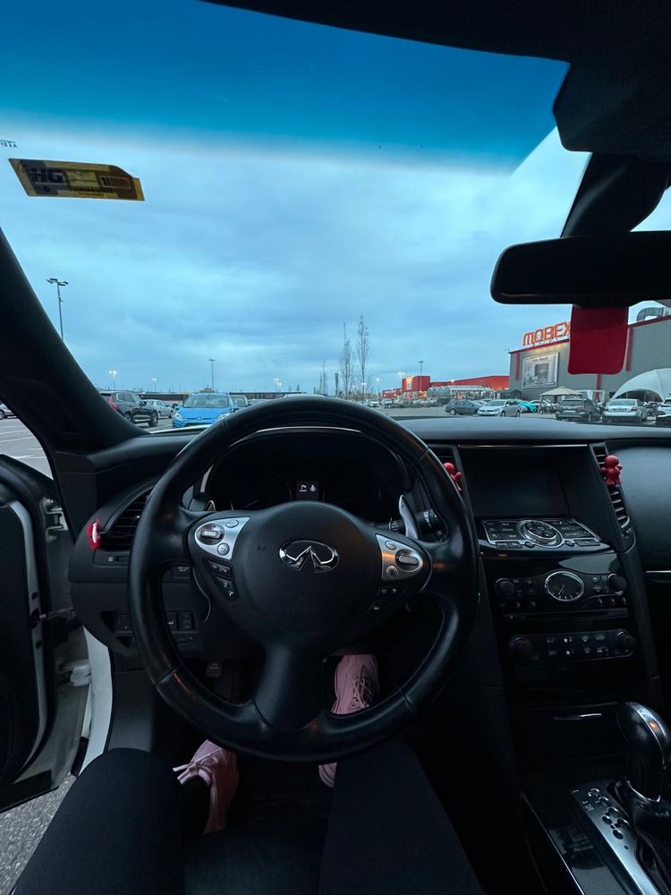 Infiniti XQ70S Alb Perlat