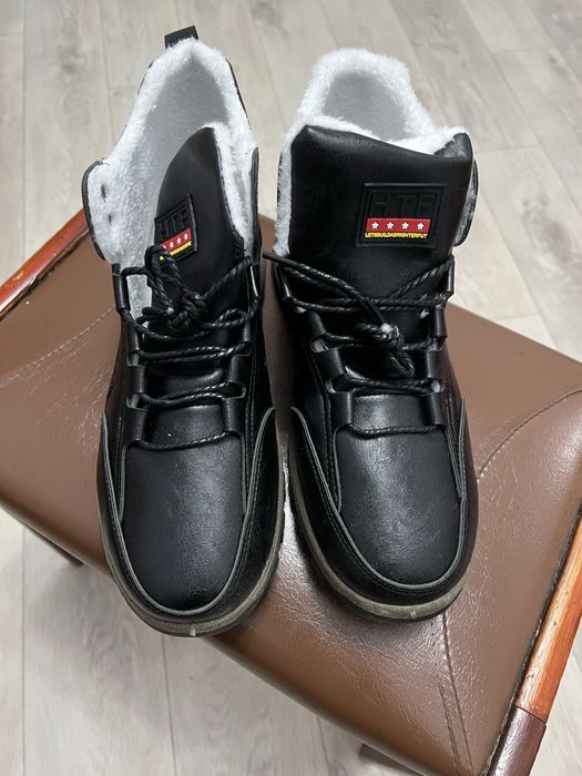 Продам ботинки новые.