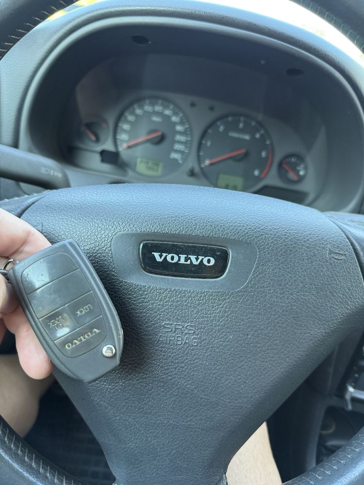 Volvo v40  1.9 tdi 115 c .2002 година , здрава ходова час и перфектел