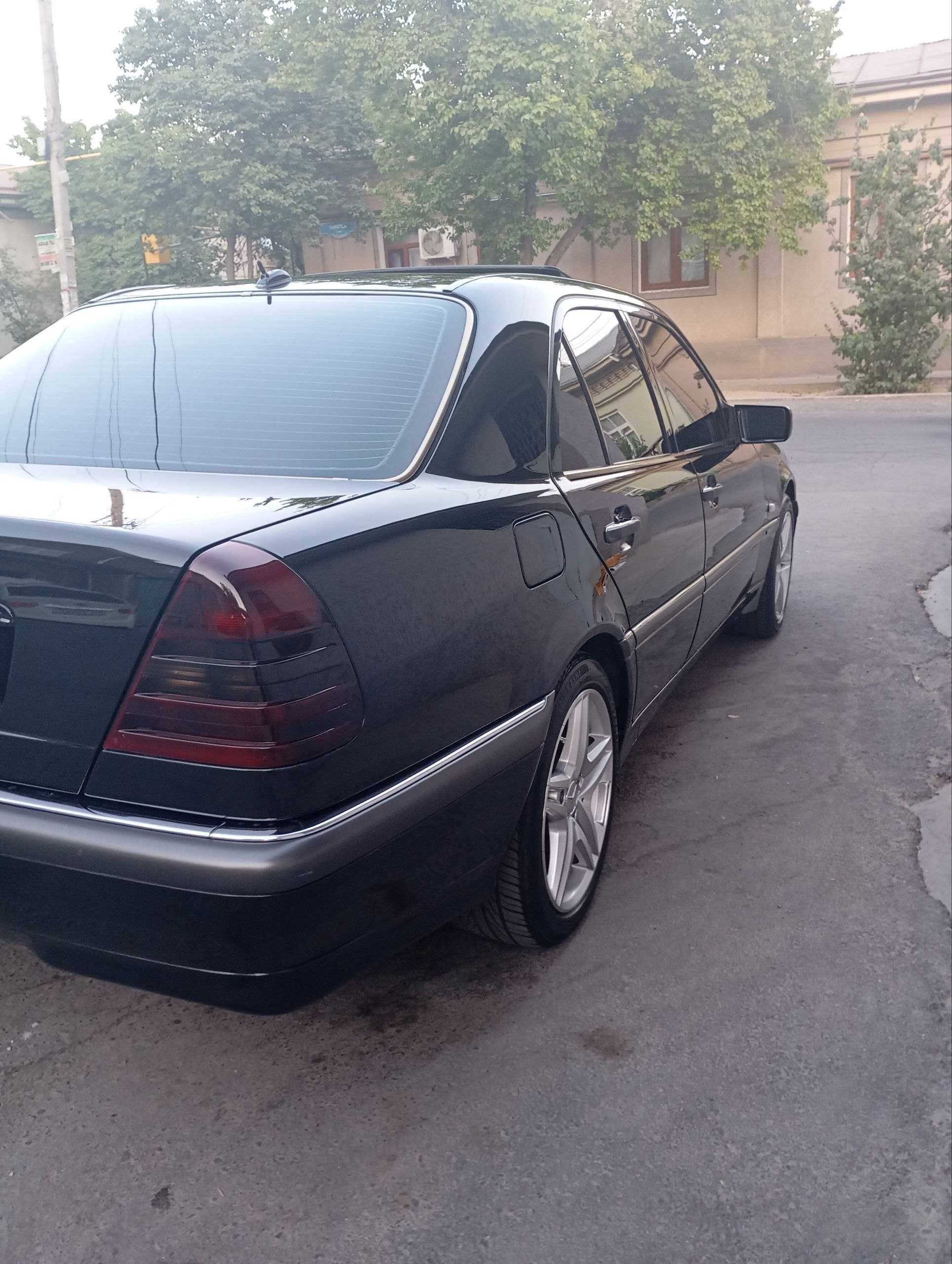 Mercedes-Benz Elegans 111