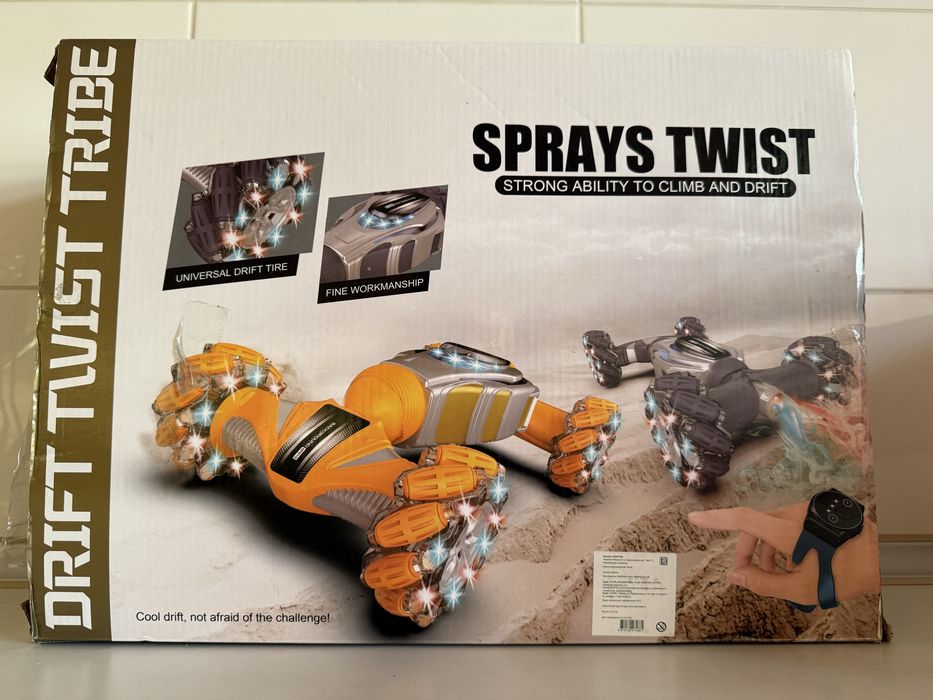 Машина робот на пульте управления