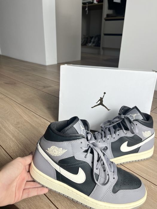 Обувки- Jordan 1