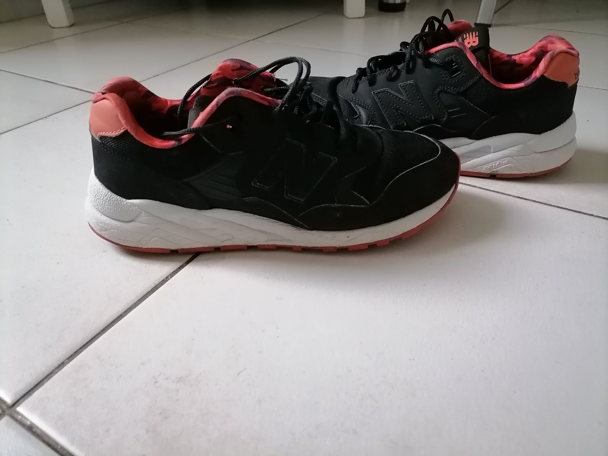 Vând adidași New Balance, în stare buna, produs de calitate produs de