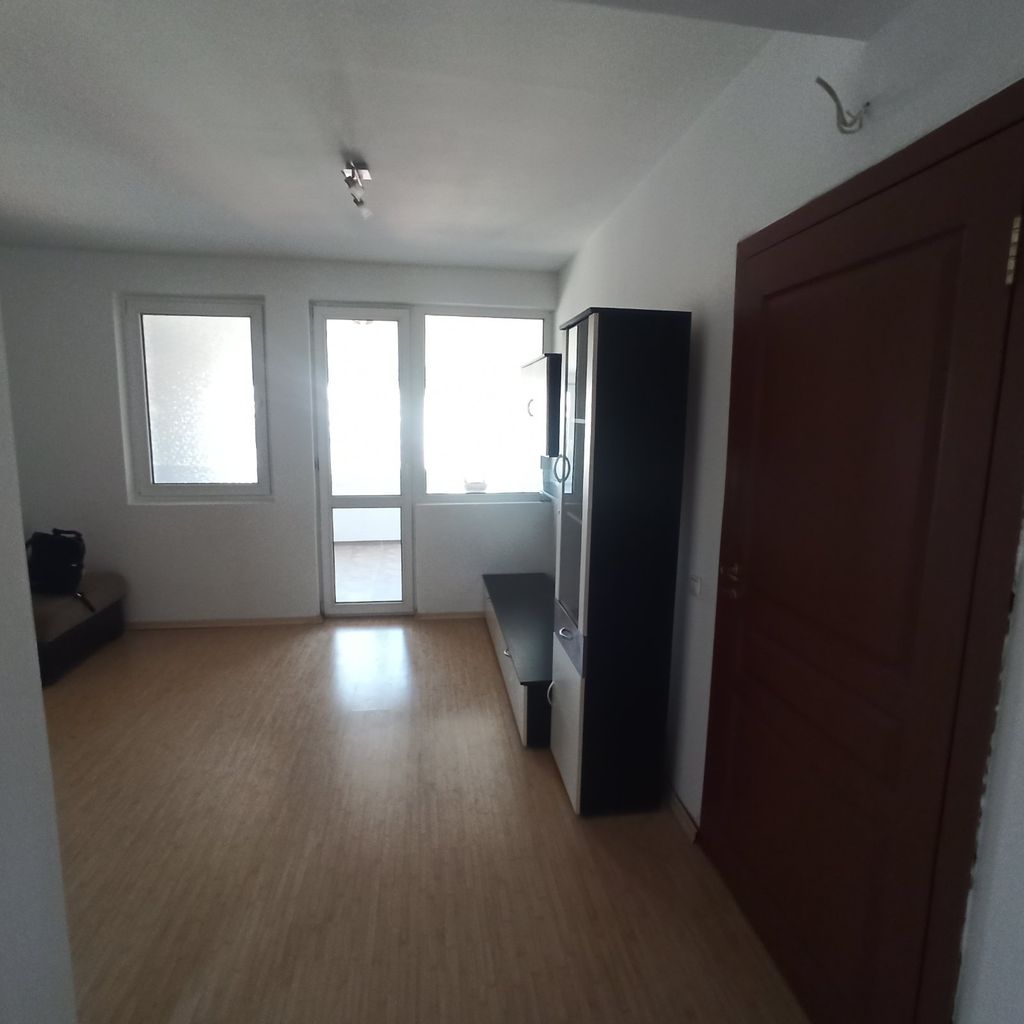 Дава се под наем Двустаен апартамент в Казанлък - 70 кв.м за 84150 € - Снимка #5