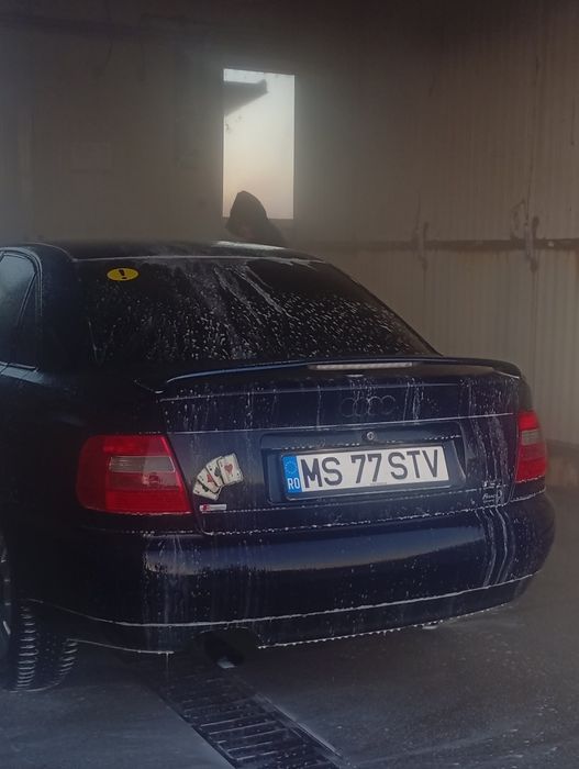 Vând Audi A4 B5 1.8