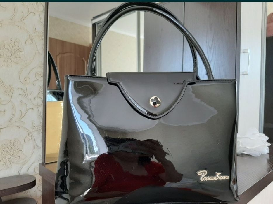 Продам женский сумку фирменный