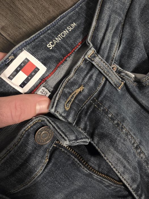 Blugi Tommy Hilfinger 33/32 noi