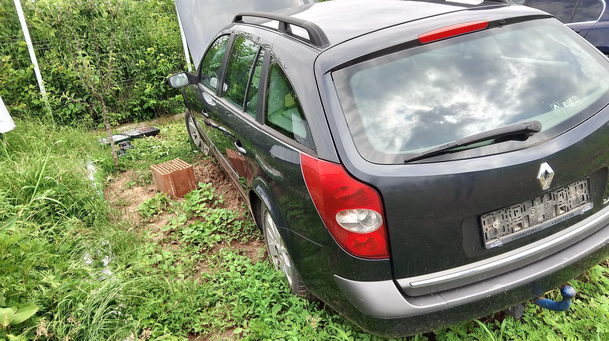 Dezmembrez Renault Scenic 2 și Renault Laguna 2