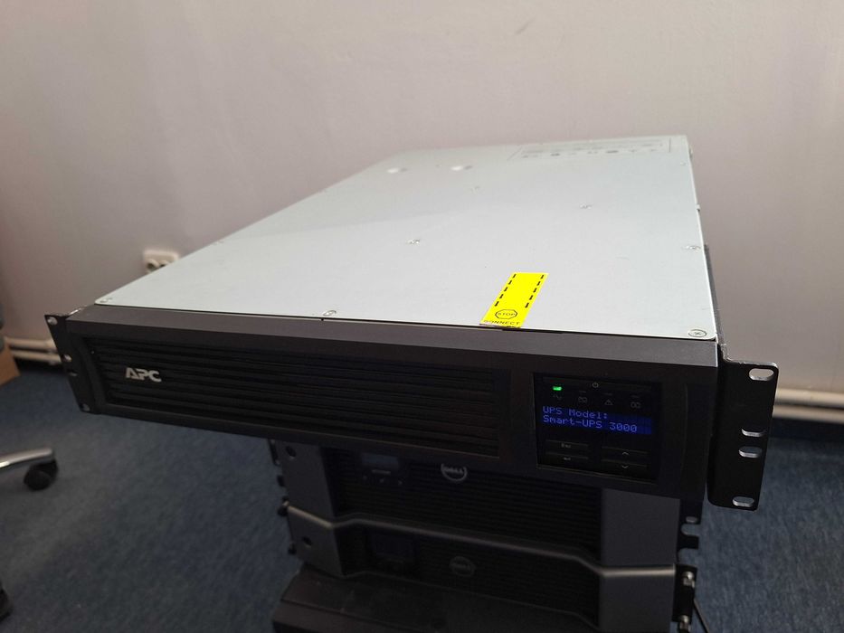 APC Smart-UPS, 3kVA, Rackmount 2U, SMT3000RMI2UC