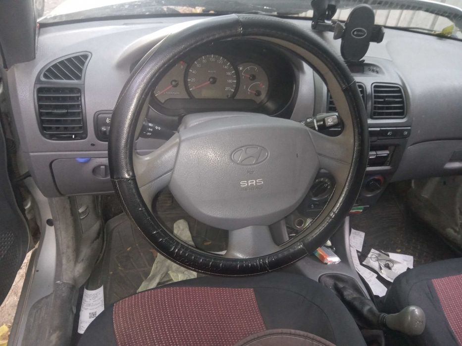 Vând Hyundai Accent 1.3 benzina