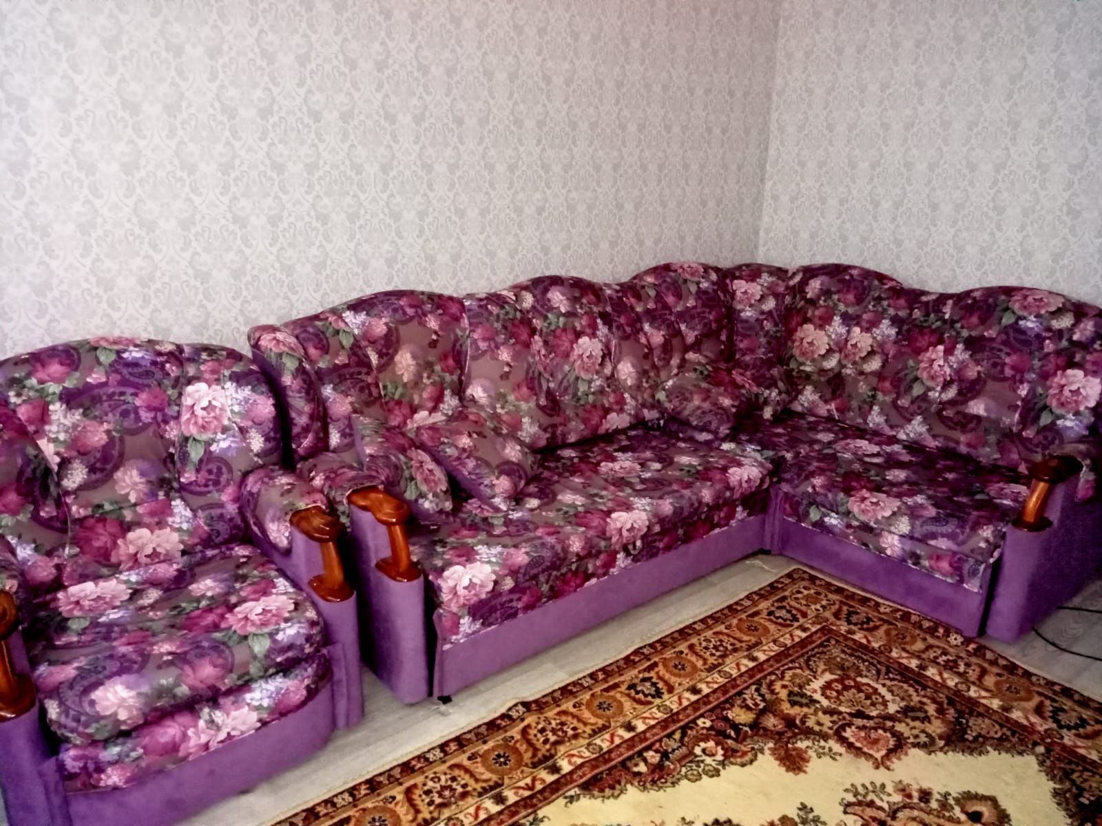 Продается диван в хорошем состоянии