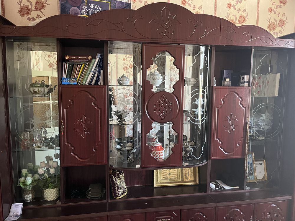 Срочно Продаётся стеньк,компютерный стол,телевизор плоский экран LG