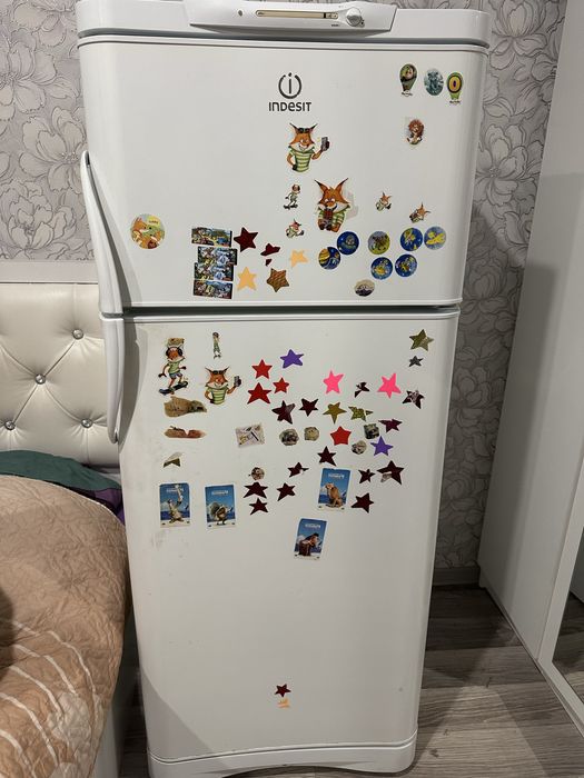 Продам б/у холодильник Indesit