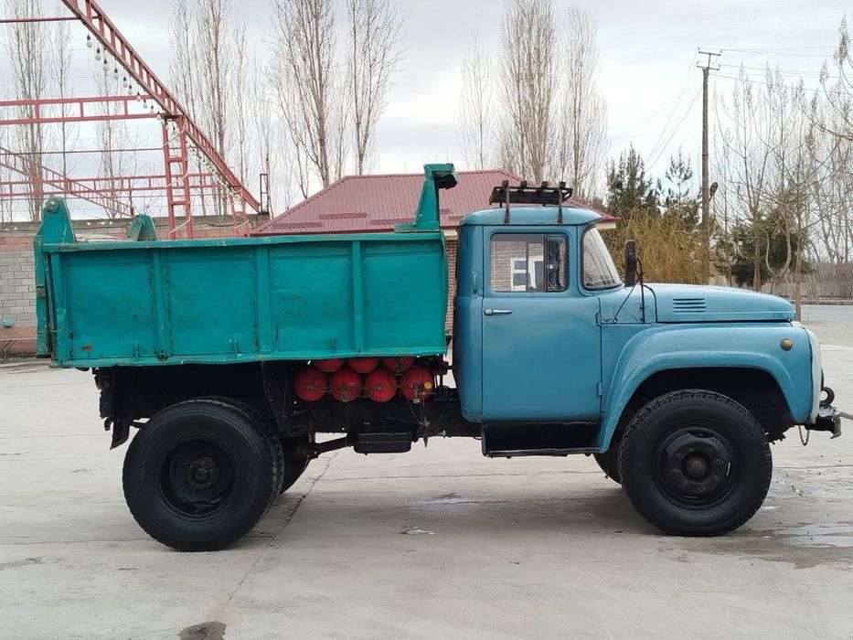 Zil 130 yukmashinasi