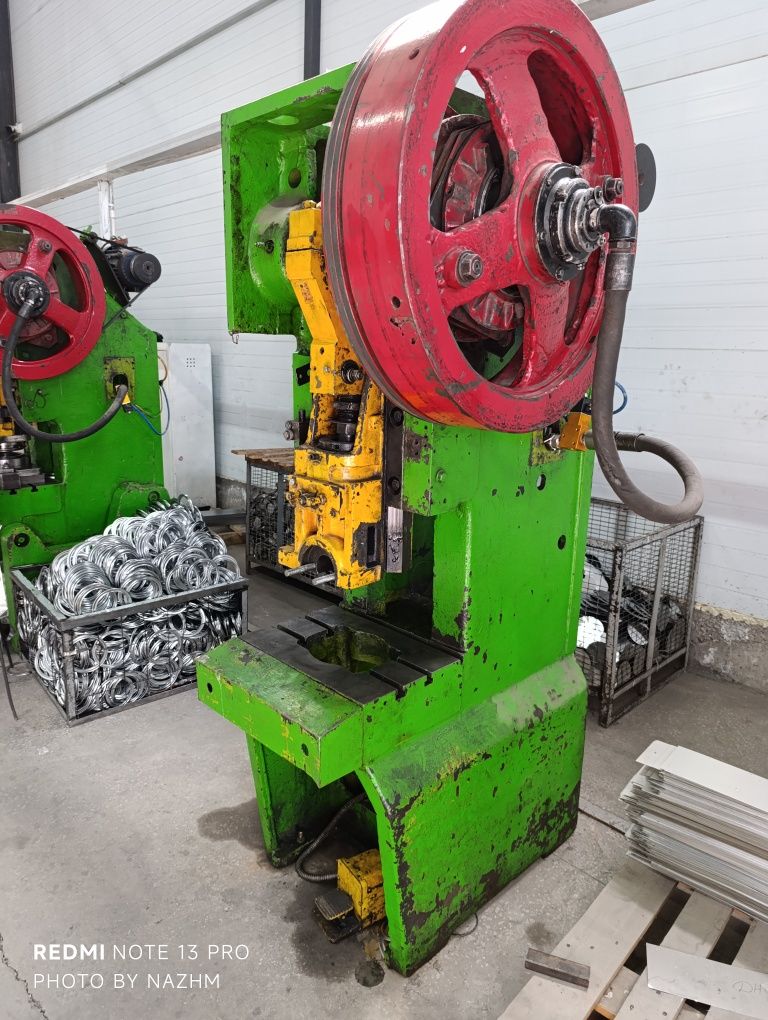 Press stanok ishchi xolatda