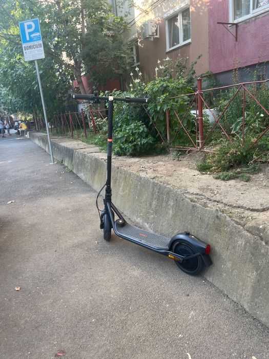 Vând trotineta electrica ninebot f2