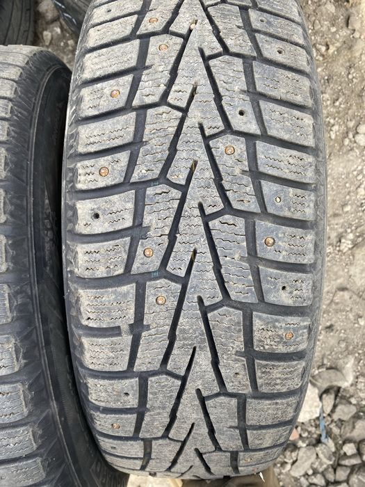 Автошина на 16. 215/65 4 шт