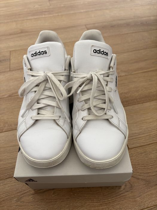 Продавам кецове Adidas